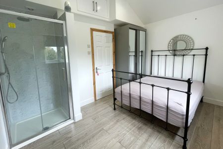 2A Mayfield Close, Addlestone, Surrey, KT15 - Photo 3