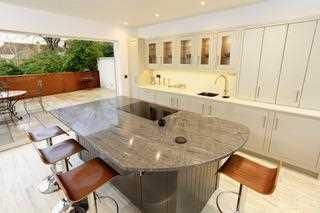 4 bedroom end of terrace house to rent - Photo 3