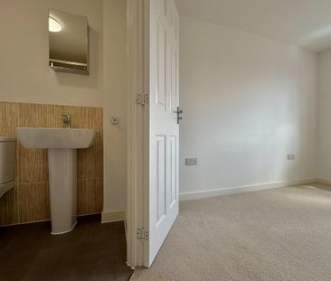 3 bedroom semi-detached house to rent - Photo 5