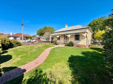 Spacious Family Home Behind a Charming Facade - includes a gardener! - Photo 2