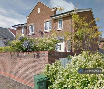 3 bedroom semi-detached house to rent - Photo 2