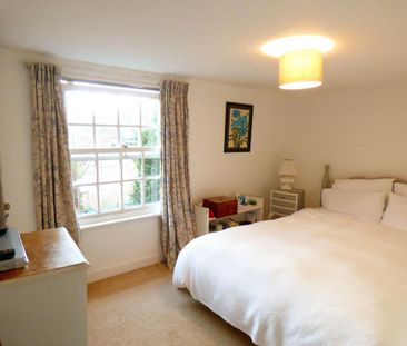 2 bedroom character property to rent - Photo 1