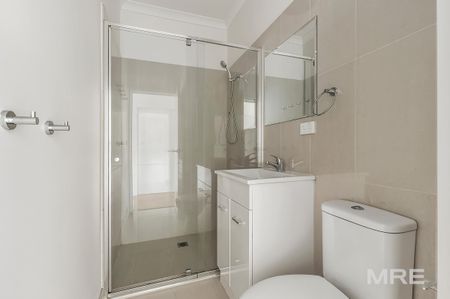 Spotless modren unit with great courtyard - Photo 5