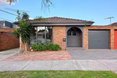 FULLY RENOVATED 2BR HOME WITH ENTRY FROM ELIZABETH STREET - Photo 5