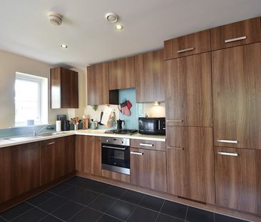 Sierra Road, High Wycombe, Buckinghamshire,HP11 - Photo 2