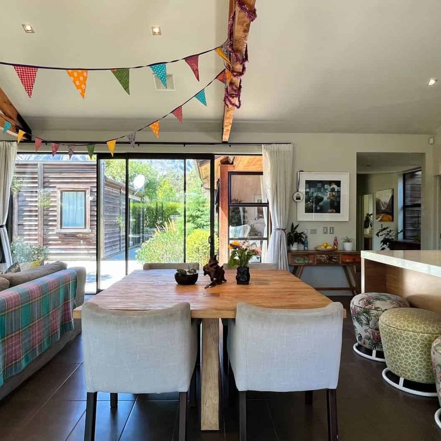 Jacks Point Family home - Photo 1