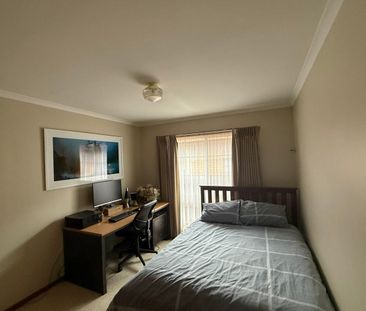 Spacious 4 Bedroom family home! - Photo 2