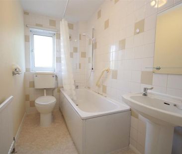 2 bedroom terraced house to rent - Photo 4
