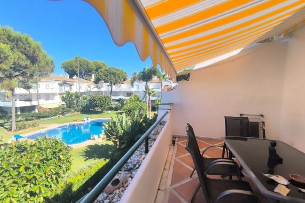 3 Bedroom Apartment For Rent in El Presidente, Málaga - Photo 1