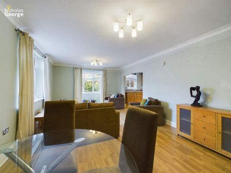 2 bedroom flat to rent - Photo 2