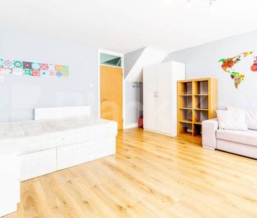 Fantastic spacious three bed mins to UCL, SOAS, Regents Park and tube - Photo 5