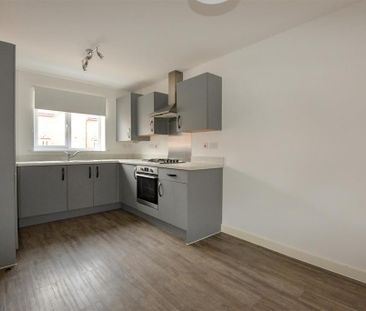 3 bedroom semi-detached house to rent - Photo 6