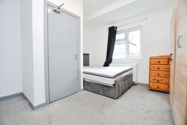 1 bedroom House To Let Total Size: 1496 SQ FT - Photo 1