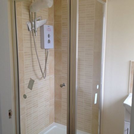 1 bed Studio - To Let - Photo 4