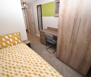 3 bedroom flat to rent - Photo 3