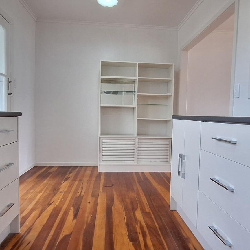 Renovated 2-Bedroom Waterview Unit – Move-In Ready! - Photo 1