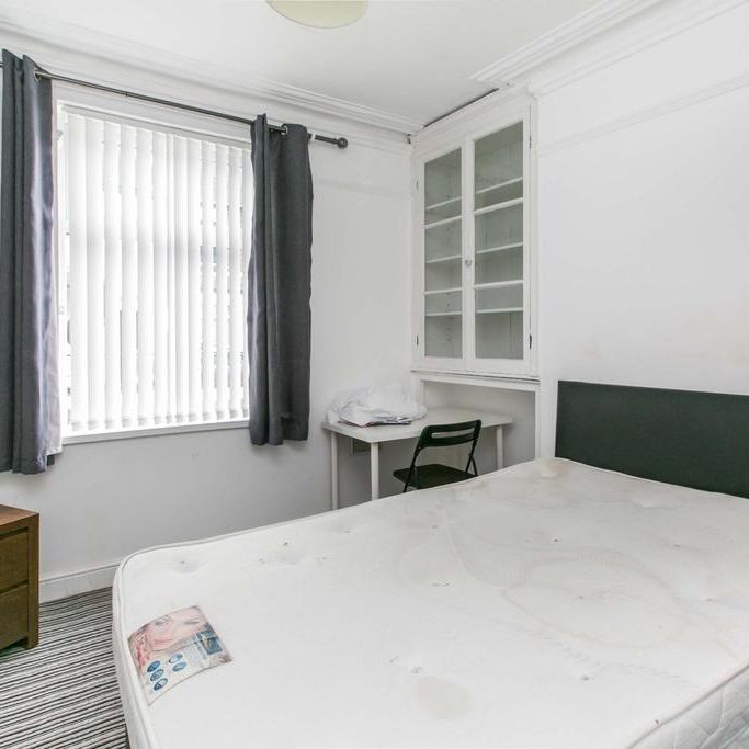4 bedroom terraced house to rent - Photo 1