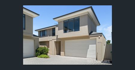 Modern Comfort and Convenience in the Heart of Belmont! - Photo 3