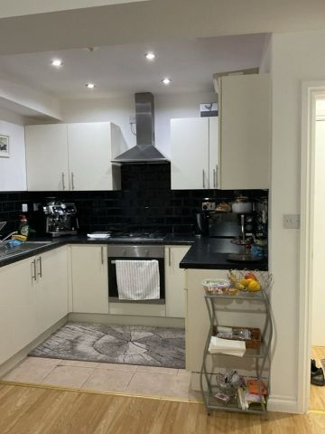 1 Bed Flat, Station Parade, IG11 - Photo 5