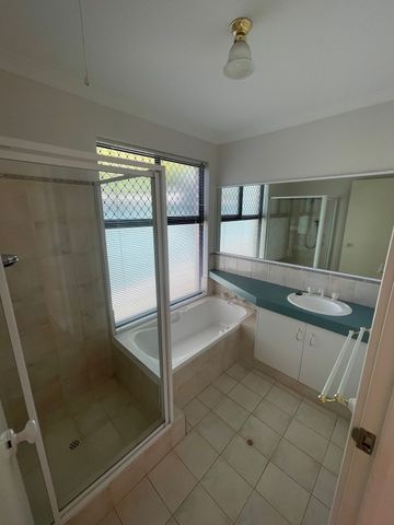 NEAT & TIDY FAMILY HOME! - Photo 2