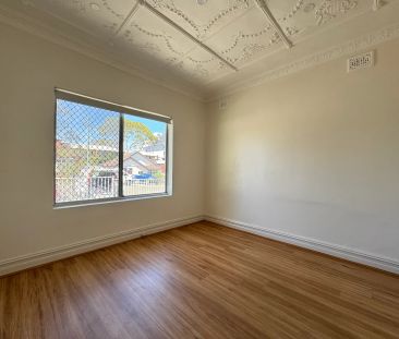 4 Bedroom Home in the Heart of Kingsford - Photo 2