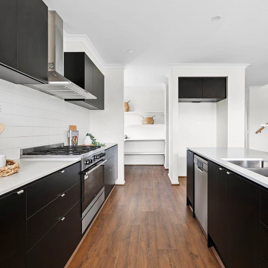 MODERN SOPHISTICATION AND SPACE - Photo 1