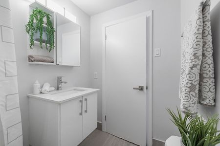 50 Selkirk, Vanier North, Ottawa, ON - Photo 3