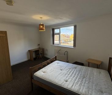 1 bedroom in a house share to rent - Photo 4