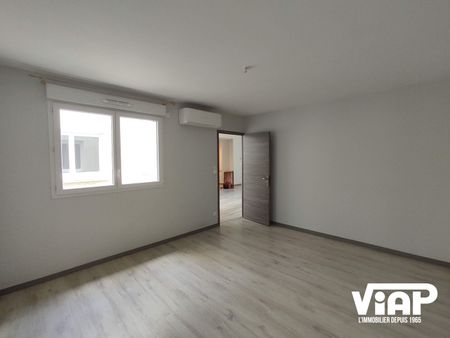 T3 DE 105 m² PROCHE PLACE DES CARMES - Photo 5
