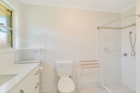RENOVATED VILLA IN OVER 55'S COMPLEX - Photo 5
