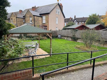 1 bedroom in a house share to rent - Photo 5