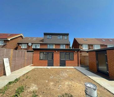 Brabazon Road, Hounslow, TW5 - Photo 4