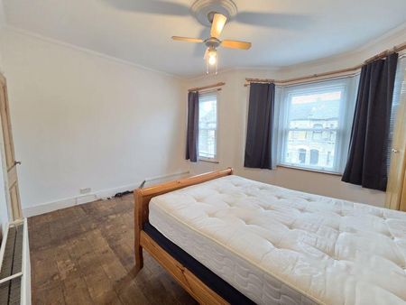 4 bedroom terraced house to rent - Photo 5