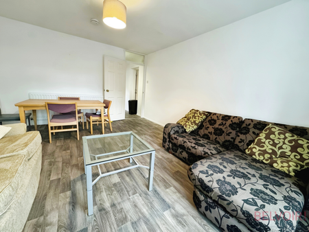 4 bedroom coach house to rent - Photo 2