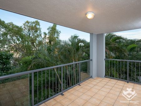 Large light filled unit with Views - Photo 3