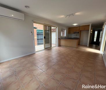 Great Central Location opposite parkland... - Photo 4