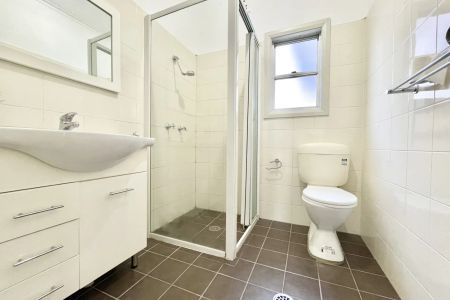 Low-maintenance family living - Photo 2