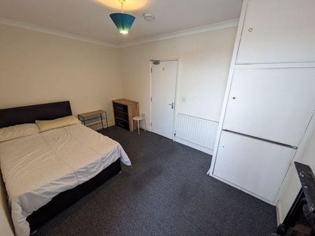 1 bedroom in a house share to rent - Photo 4