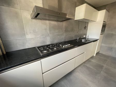 Vernieuwd appartement met 2 slaapkamers! - Foto 2