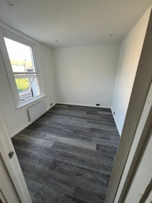 3 Bed Flat, Cobden Road, SE25 - Photo 1