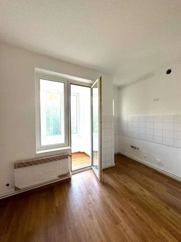 Erstbezug nach Sanierung! 3-Zimmer-Wohnung mit Wintergarten in Vahrenwald-List! - Photo 2