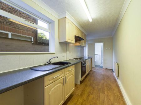 2 bedroom semi-detached house to rent - Photo 2