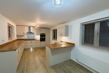 Lansbury Road, Newton Leys. - Photo 4