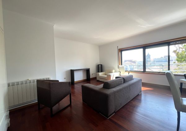 Fantástico Apartamento T2 Mobilado com Garagem e Arrumos