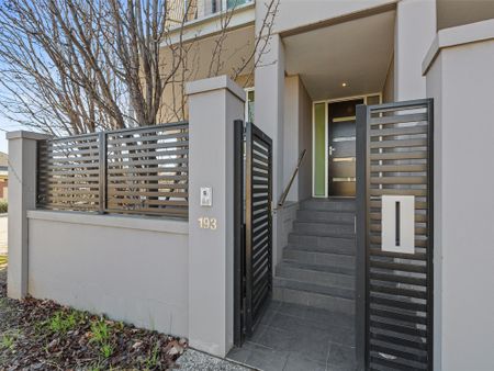 Stunning Designer Townhouse! - Photo 4