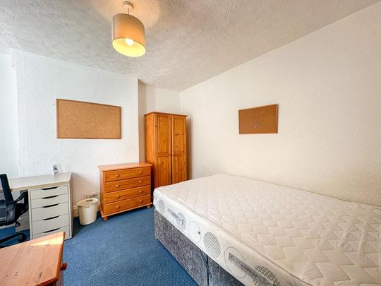 5 bedroom end of terrace house to rent - Photo 1