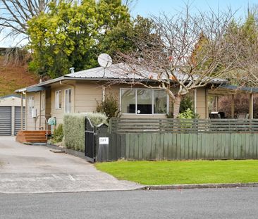 Modern and low-maintenance, this 3-bedroom, 1-bathroom home with a ... - Photo 4