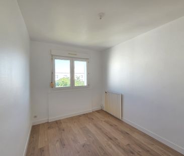 Location Appartement 4 pièces 79m² LA CHAPELLE ST LUC 10600 - Photo 2