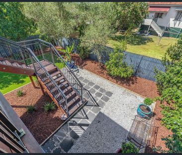 Sprawling 2 level townhouse as big as a house! - Photo 2