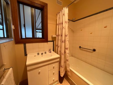 To register & apply for this property, please use this link: https://snug. com/ - Photo 3